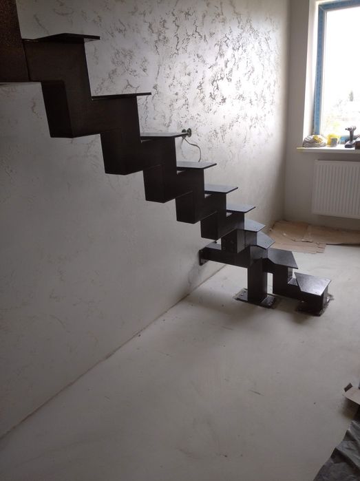 Сходи лофт металевий каркас сходів перила сходинки лестница драбина