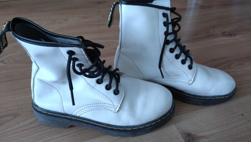 Martensy skórzane białe