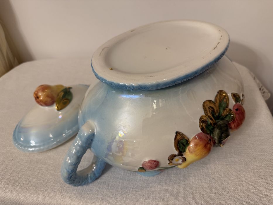 Duża ceramiczna wloska waza z owocami