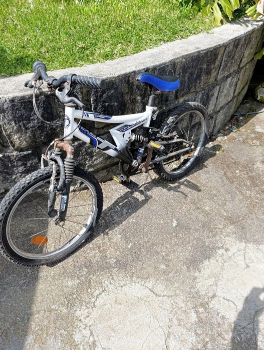 Bicicletas e mini moto