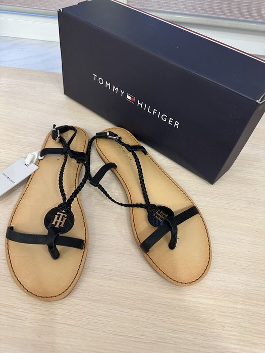 Босоніжки TOMMY HILFIGER нові, розмір 40EUR (25.5см), на вузьку ногу
