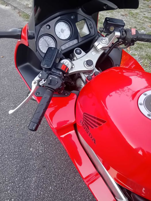 Magnífica Honda VFR 800 Fi