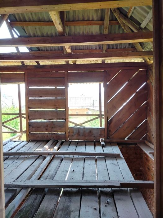 Продається недобудований будинок з великим підвальним гаражем на 3авто