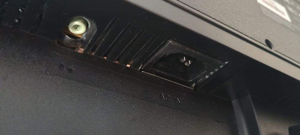 Na Sprzedaż 2 monitory 100% sprawne