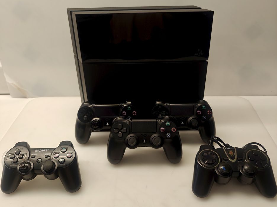 PlayStation 4 + FIFA 17 + Acessórios