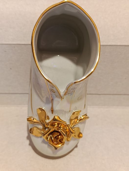 Porcelanowy bucik, antyk