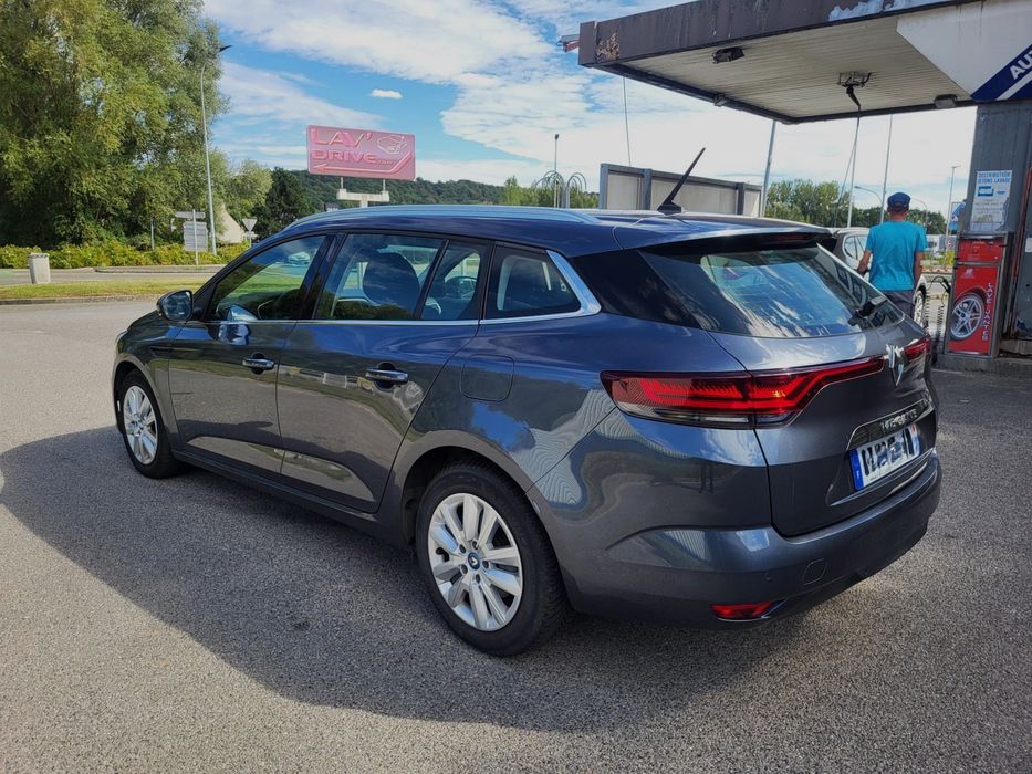 Renault Megane E-tech Plug - in hybrid 12/2021