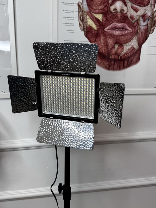 Lampa Yongnuo YN300