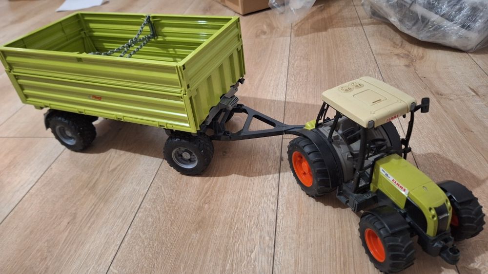 Bruder traktor z przyczepą