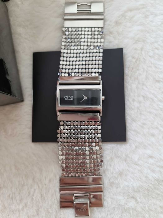 Relógio ONE metalizado