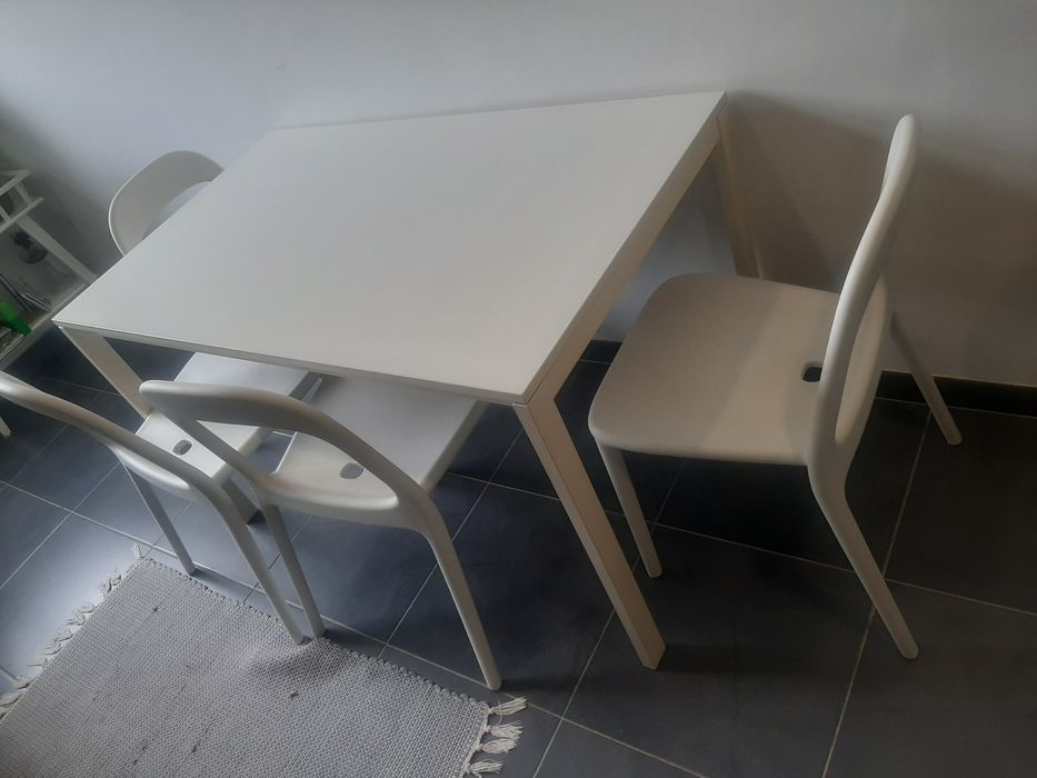 Mesa de cozinha e 4 cadeiras