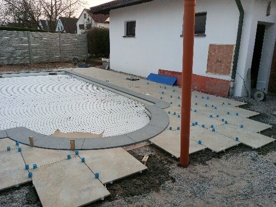 Obróbka w płytkach baseny