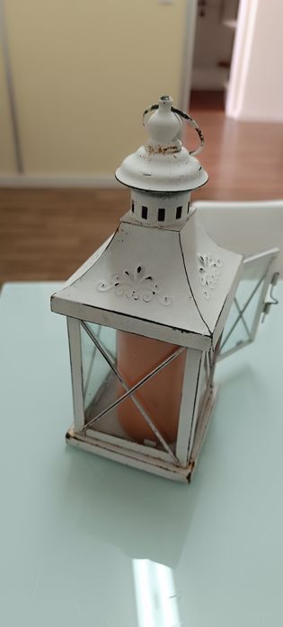 Lanterna com vela. Usado. Branco