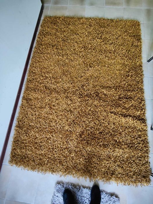 Tapete shaggy dourado tam. 160x230cm em ótimo estado