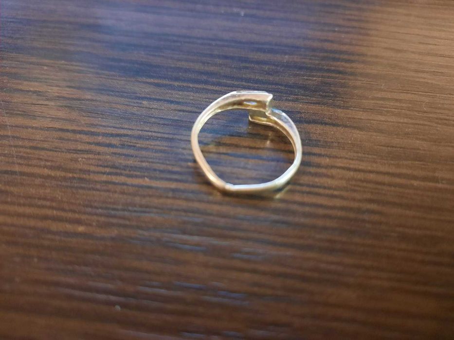 Кольцо с белыми камушками колечко бижутерия