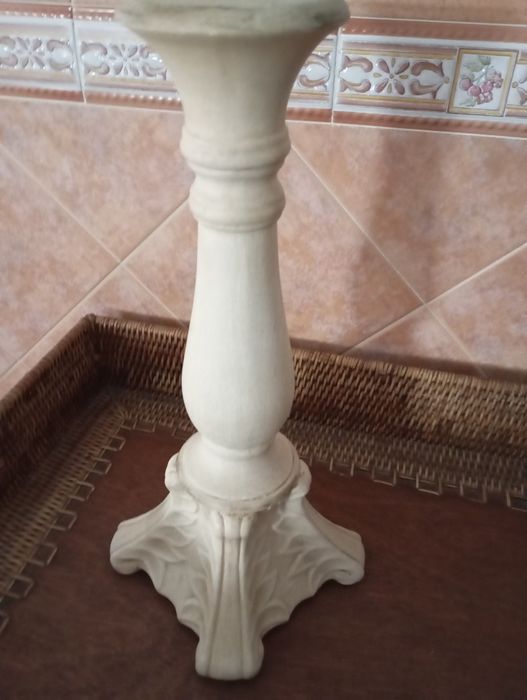 Castiçal, com pintura manual, bege envelhecido.