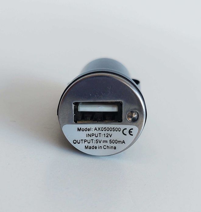 Carregador via USB de ligar ao carro de 5V e 500mA