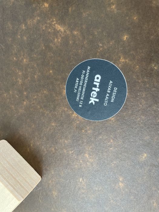 4 bancos Artek Stool 60 — Alvar Aalto — bétula e laminado branco