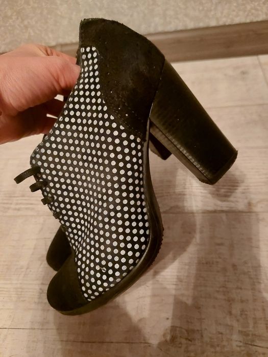 Взуття шкіряне розмір 38