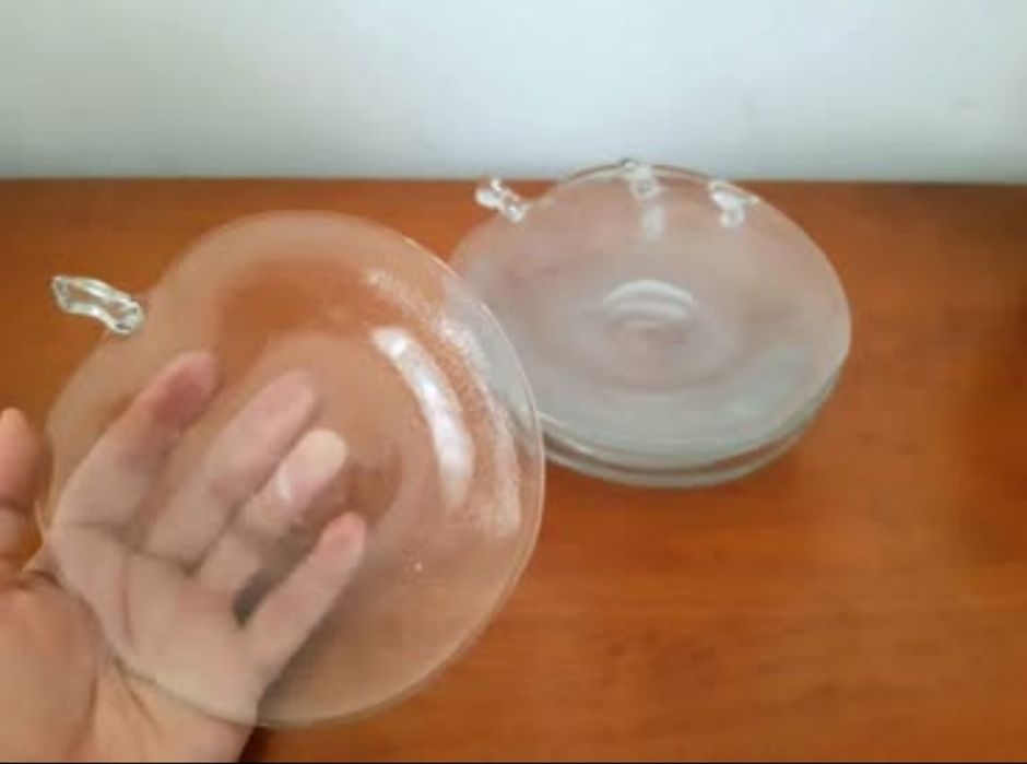Serviço para bolo em vidro
1 prato grande + 5 de sobremesa
Para desocu