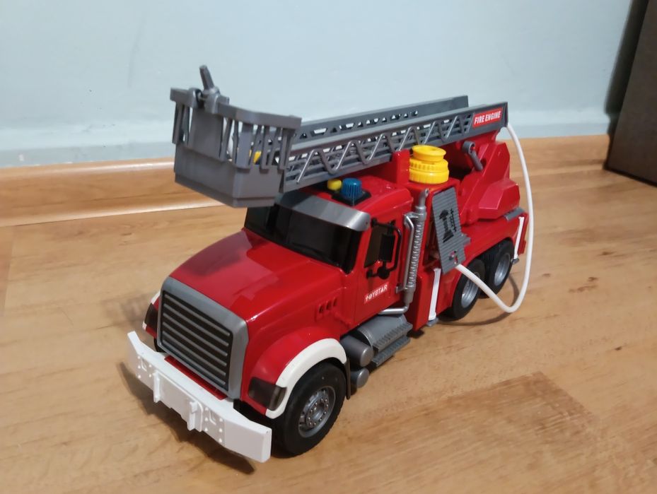 Zabawka wóz strażacki