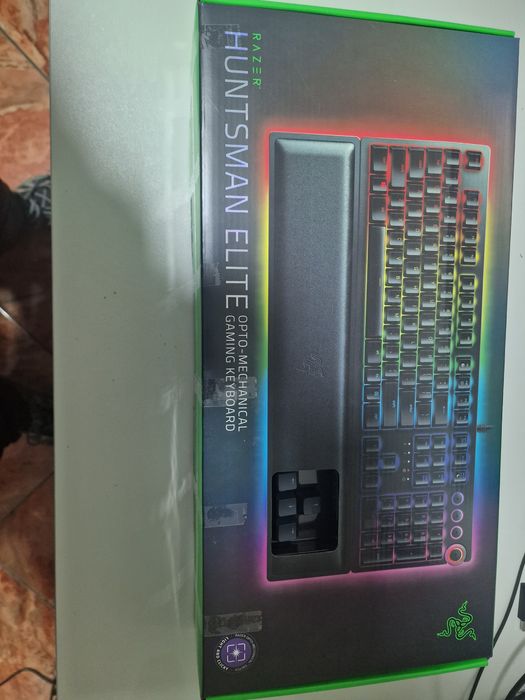 Razer Huntsman Elite (COMO NOVO) + Upgrade PBT Keycaps