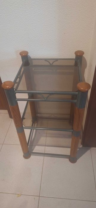 Mesa de apoio, com várias funcionalidades