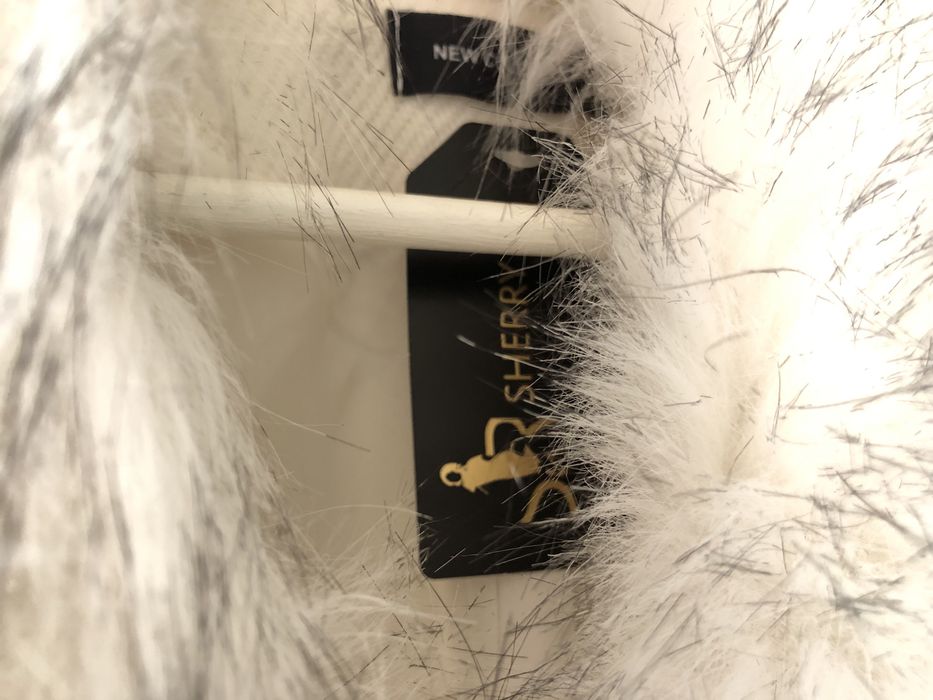 Casaco branco com pelo