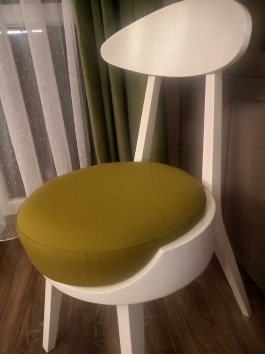 Sprzedam cztery krzesła