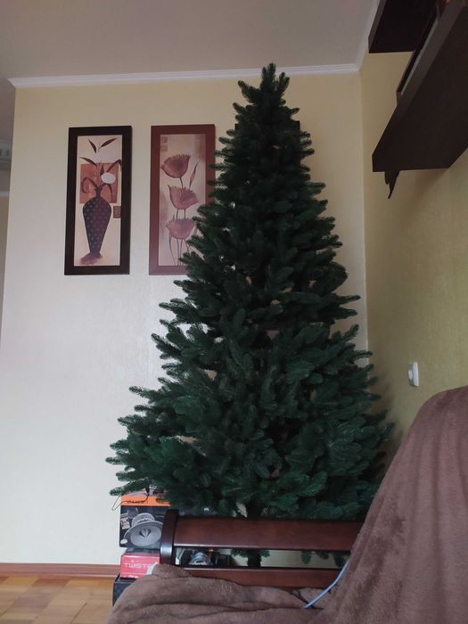 Ялинка штучна лита