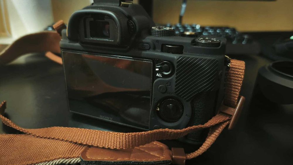Sony A7 i 24MP + Sony FE 28-70mm f/3.5-5.6 + Meike Mk320 TTL