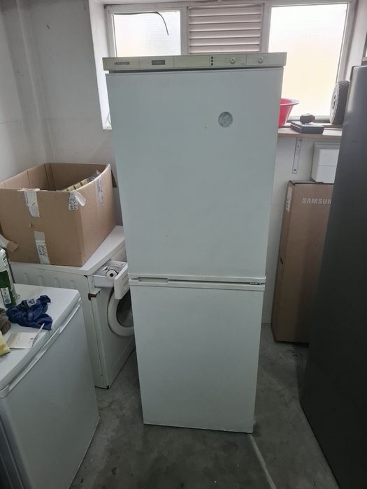 Frigorífico a funcionar a um preço acessível a funcionar normalmente, altura 1.70