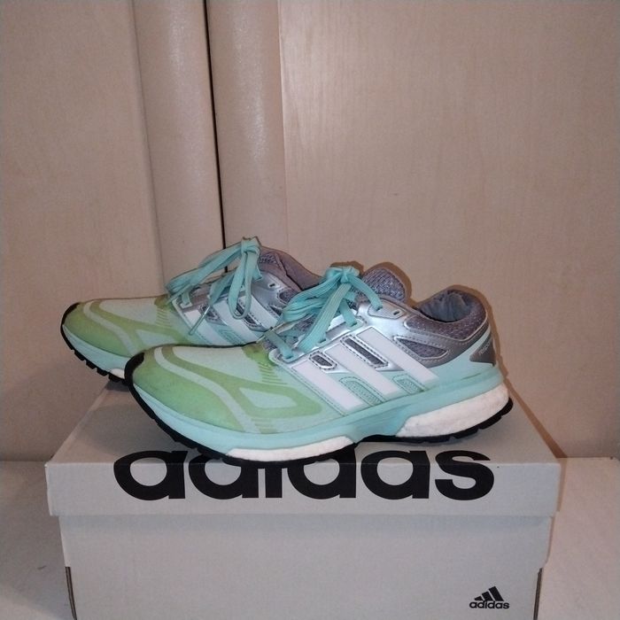 Кросівки жіночі Adidas Response Boost  Techfit  36р.