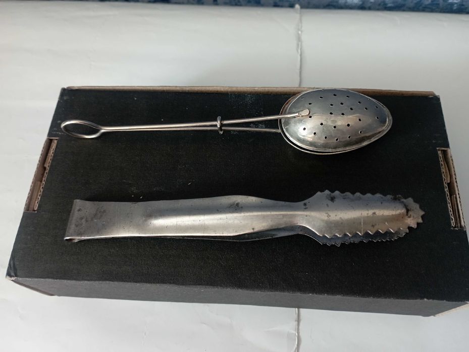 Кухонные принадлежности (щипцы, ложка-ситечко)