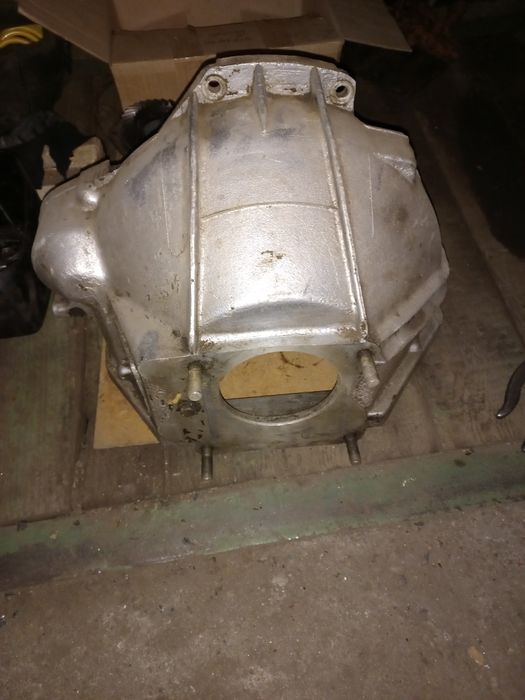 Картер сцепления умз 421