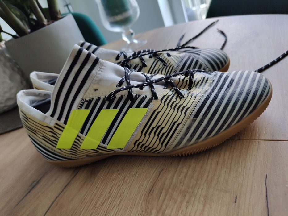 Buty piłkarskie marki Adidas na halę