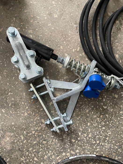 Stabilizacja hydrauliczna lanc do opryskiwacza polowego