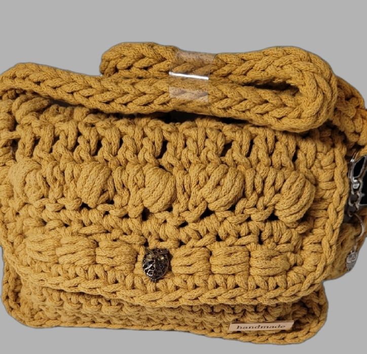 Torebka w kolorze musztardowym