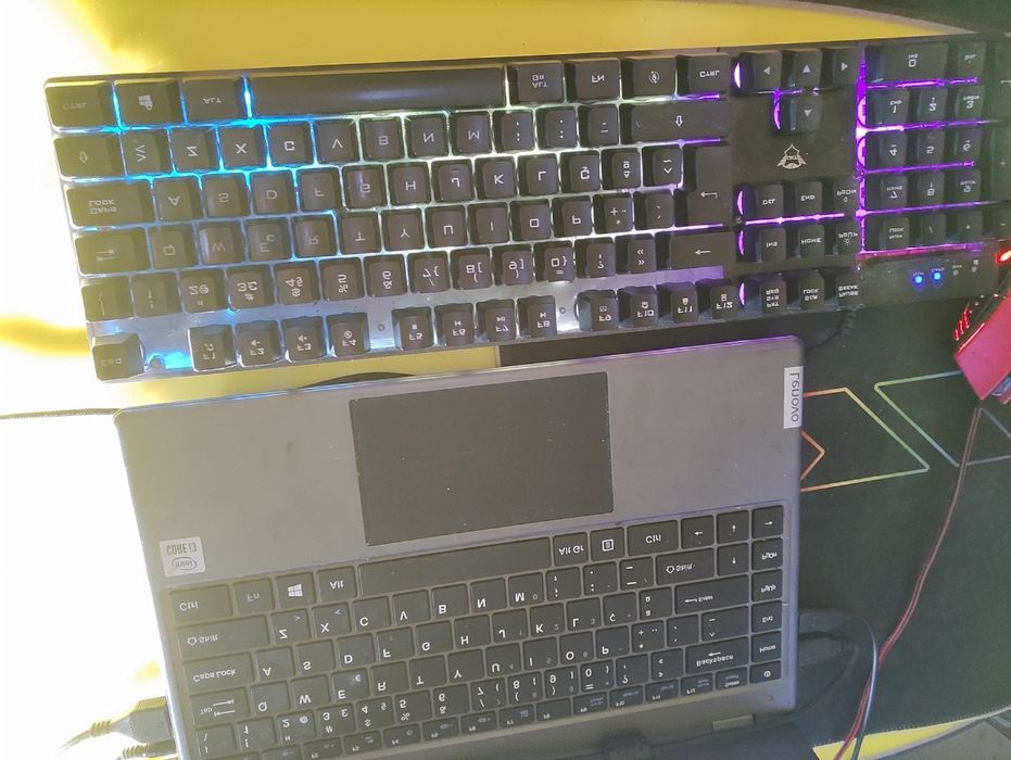 Teclado GXT gaming  v/led's