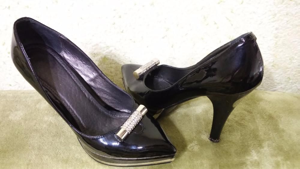 Продам шикарні жіночі туфлі 38 р. НАТУРАЛЬНА лаковна шкіра.