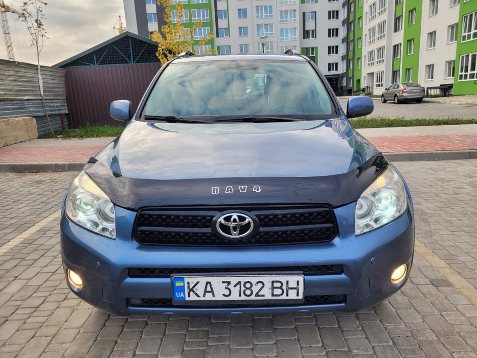TOYOTA RAV 4 Avtomat 2.4 Long Avd