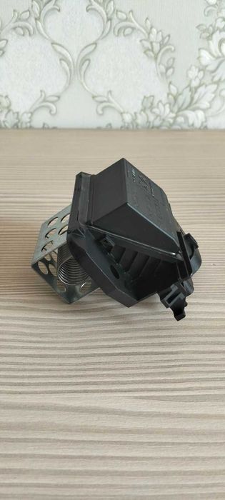 Резистор вентилятора охолодження радіатора Peugeot /Citroen