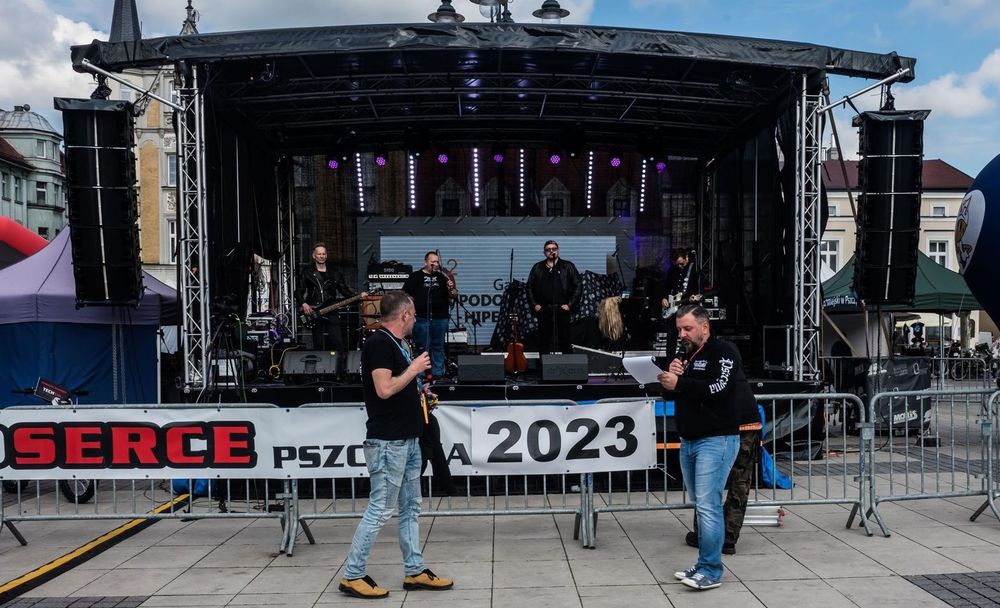 2x Dr_Aus HLA15, line array Draus