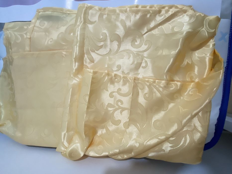 Toalha de mesa impermeável NOVA dourada