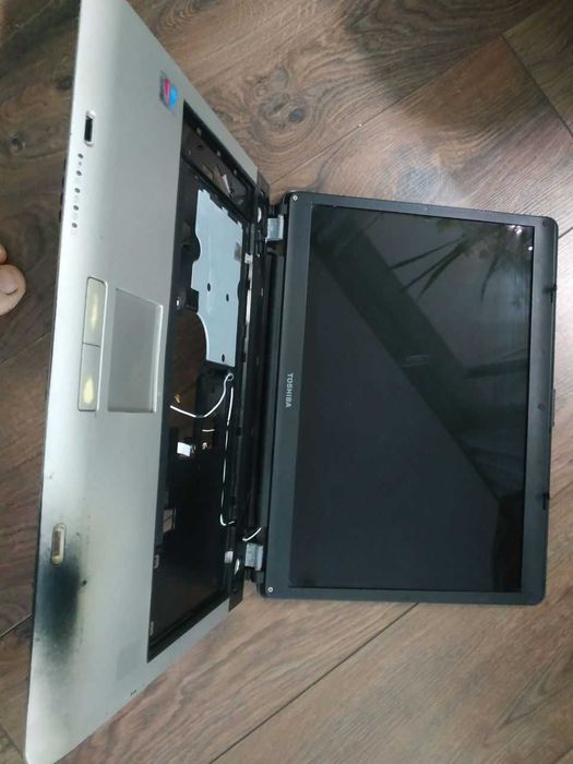 Экран в сборе и Комплект  запчастей Toshiba Satellite A100 / А105