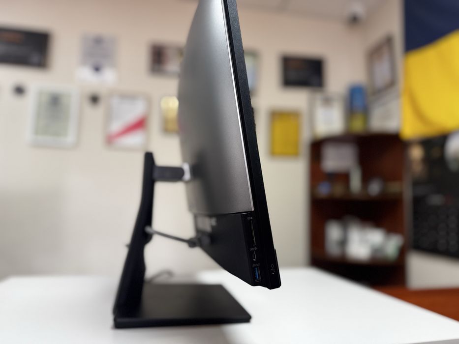 Моноблок Dell OptiPlex 7460 All-in-One / i3-8100 / 8GB / 256GB SSD / 24" Full HD