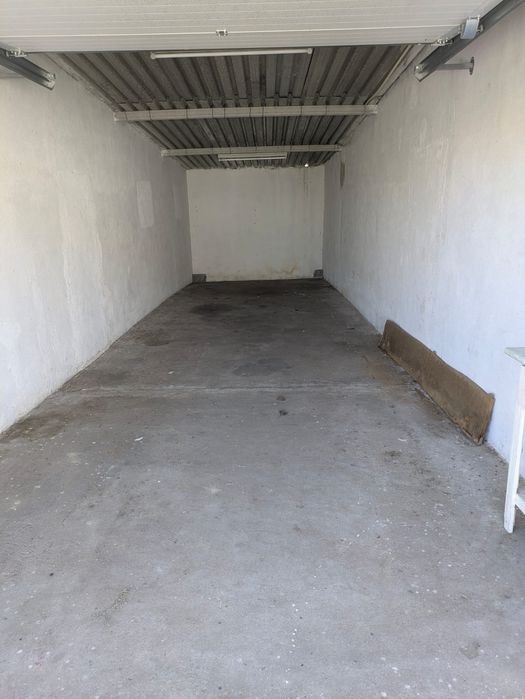 Garagem com 40m2 no Montijo