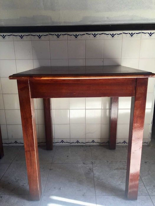 Mesas e cadeiras de restauração