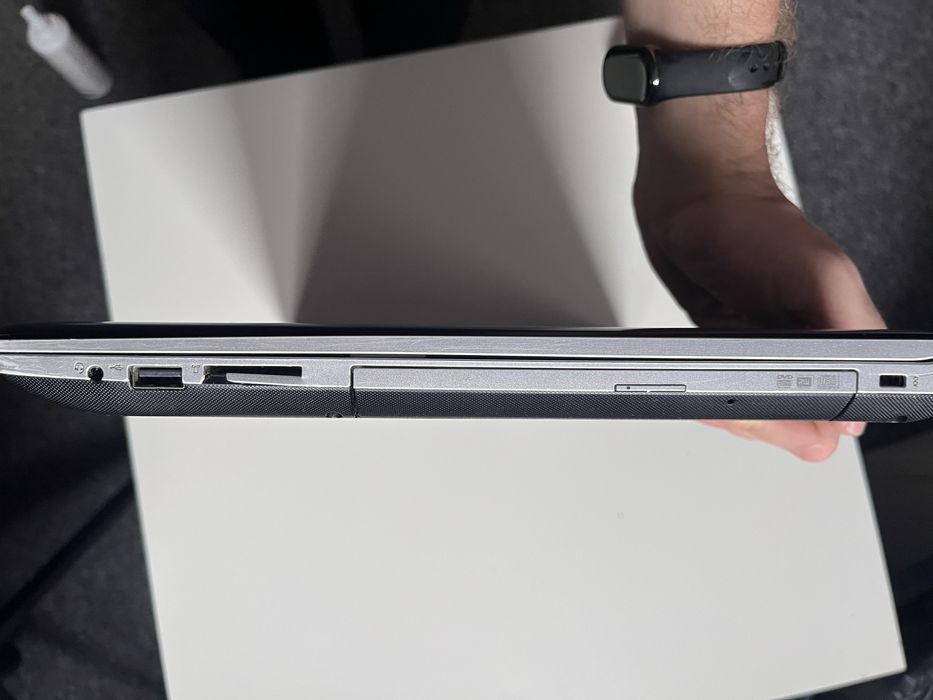 Lenovo Z51-70 l 8GB RAM l 1TB SSHD l i5-5200U