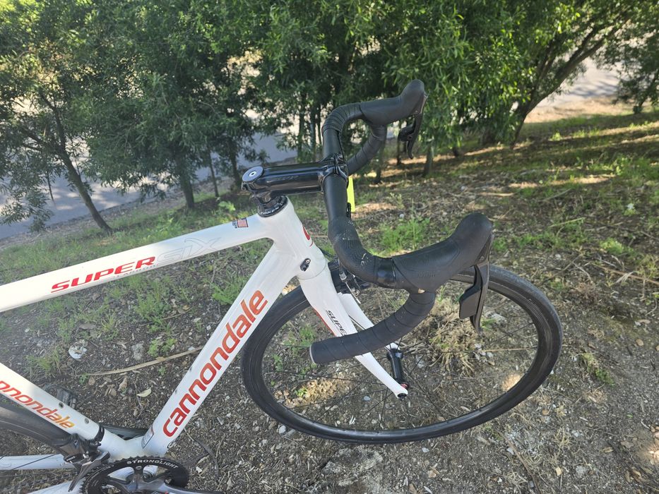 Cannondale com sram red axs e rodas carbono